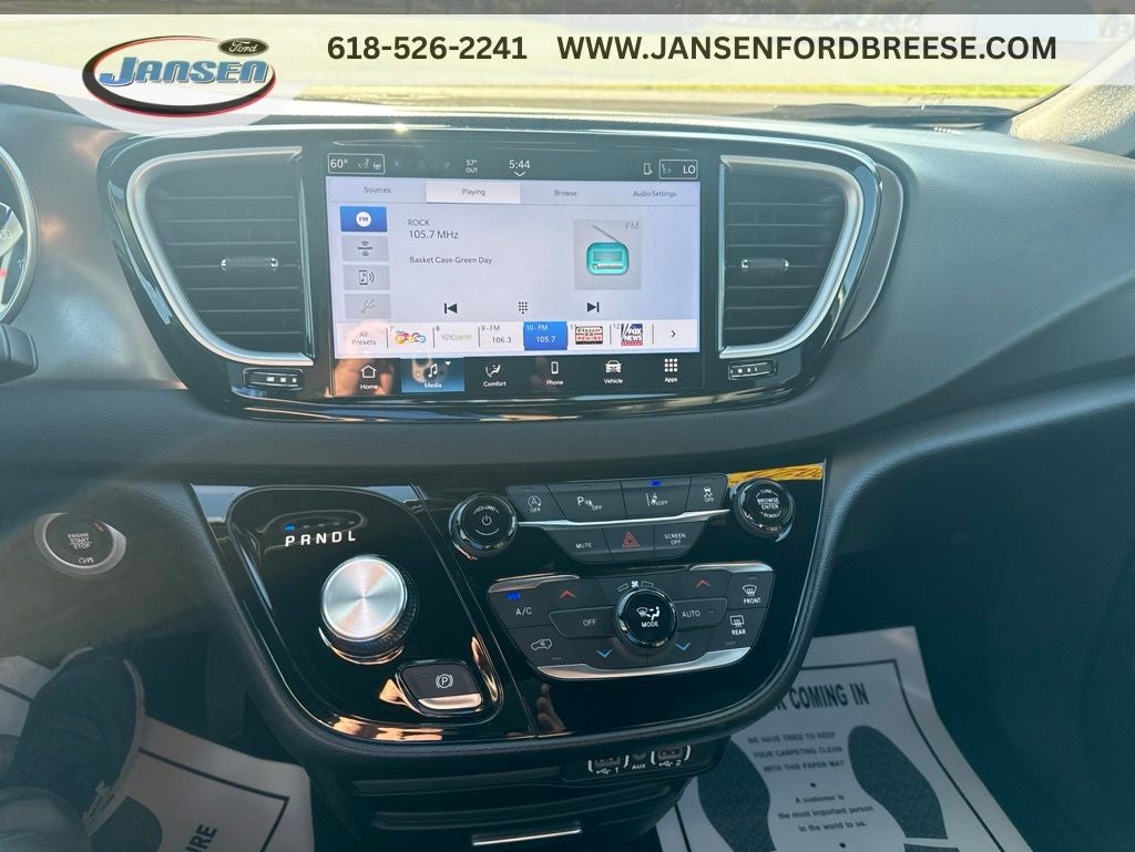 2025 Chrysler Pacifica Select