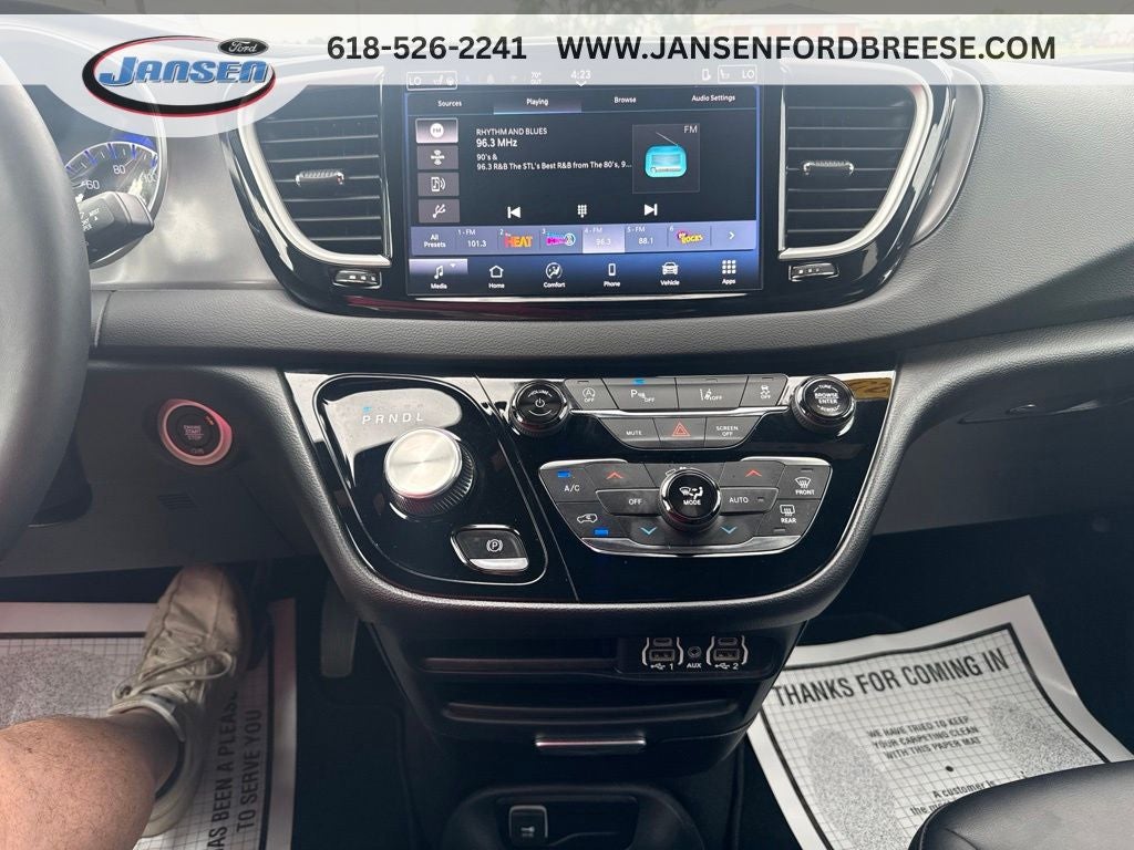 2025 Chrysler Pacifica Select