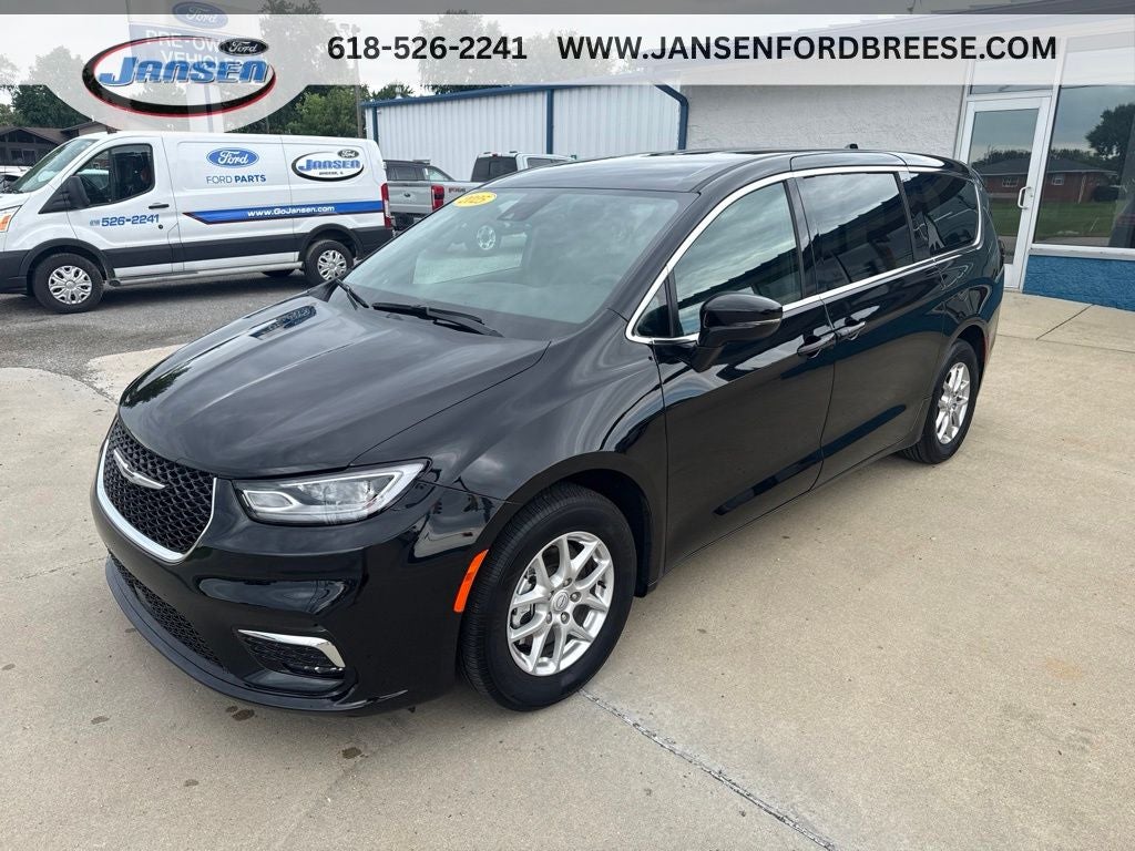 2025 Chrysler Pacifica Select