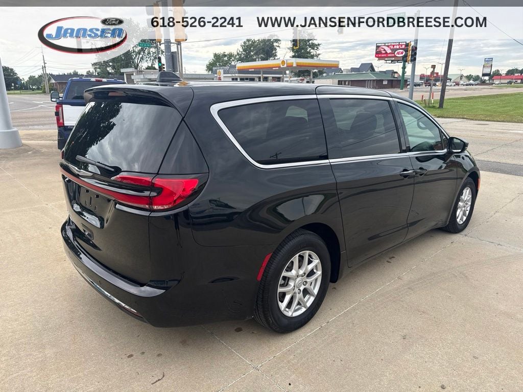 2025 Chrysler Pacifica Select